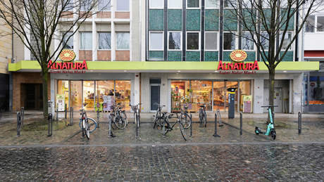 Eingang des Alnatura Super Natur Markts in Köln in der Severinstraße
