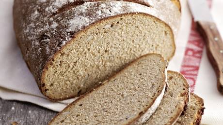 frisch angeschnittenes Gersterbrot 