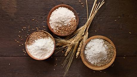 Mehlsorten: Kamut, Dinkel, Weizen, Hafer und Gerste in gemahlener Form und als ganzes Korn