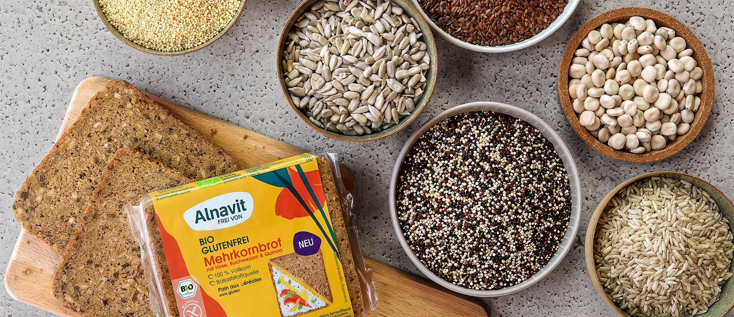 Warenkunde glutenfreie Lebensmittel: Getreide in Schüsselchen und Alnavit Mehrkornbrot glutenfrei