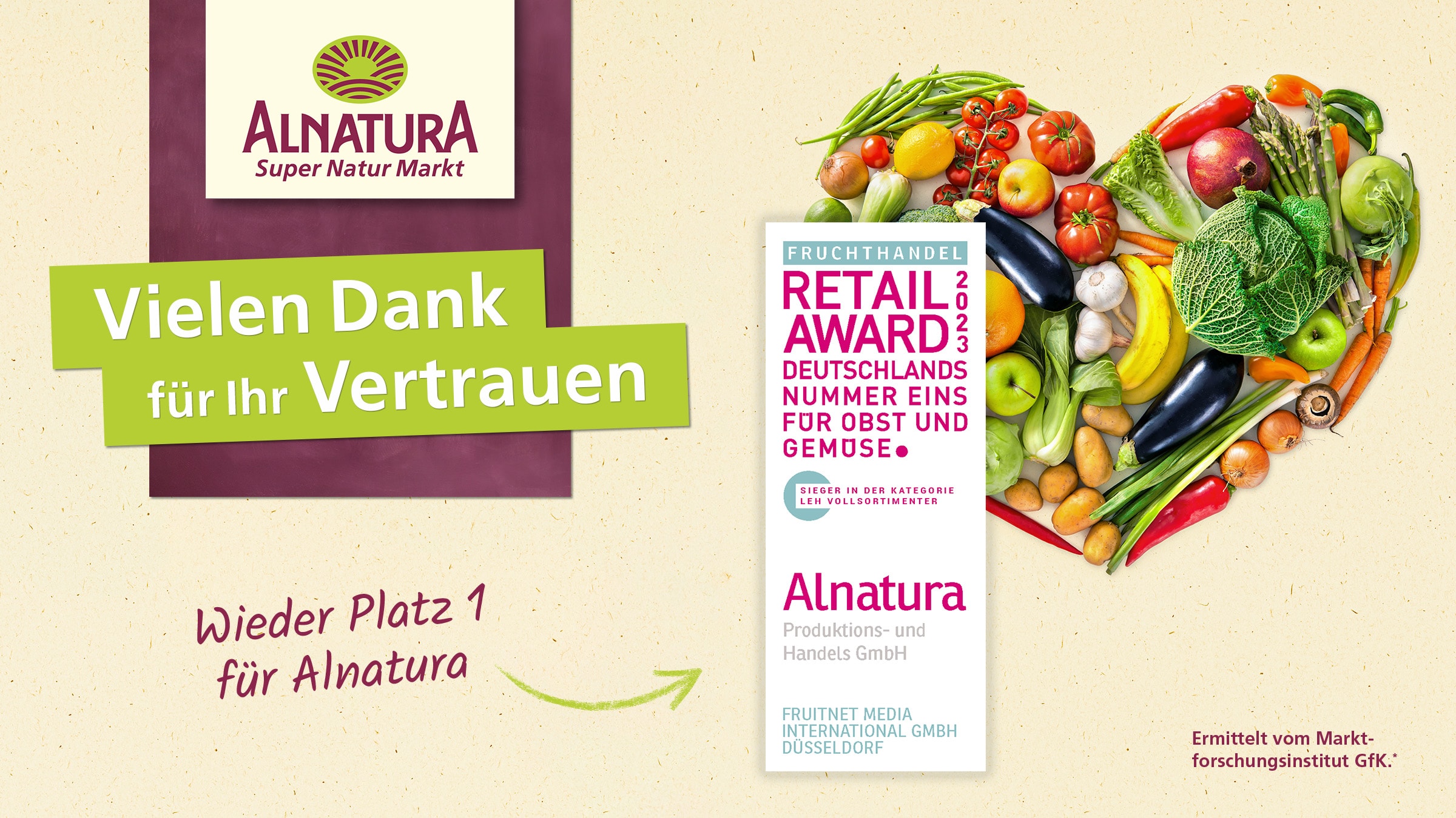 Herz geformt aus Obst und Gemüse, darüber ein Logo mit der Auszeichnung für Alnatura "Fruchthandel Retail Award 2023 – Deutschlands Nummer Eins für Obst und Gemüse"