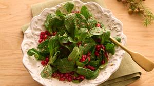 Feldsalat mit Senf-Vinaigrette und Granatapfel