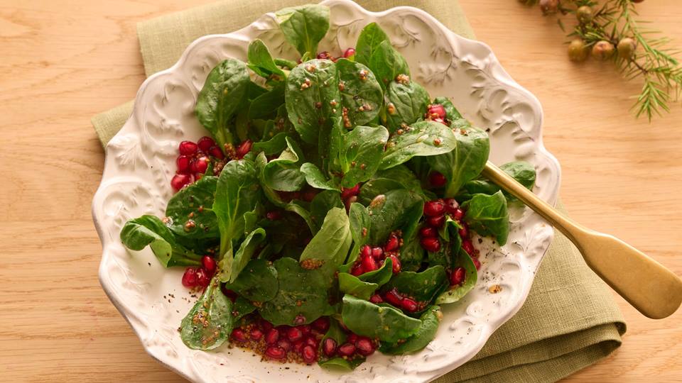 Feldsalat mit Senf-Vinaigrette und Granatapfel