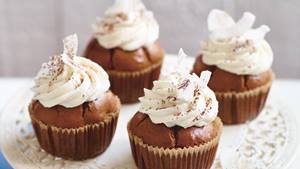 Schokomuffins mit Erdnuss-Frosting
