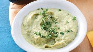 Avocado-Meerrettich-Hummus