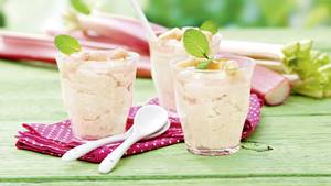 Grießcreme mit Rhabarberkompott