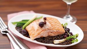Lachs mit Linsen