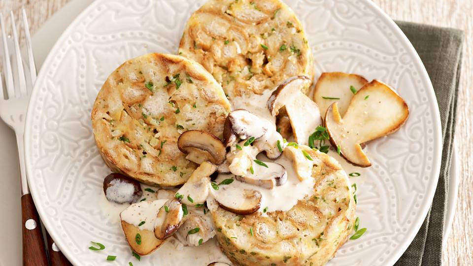 Serviettenknödel mit Pilzrahmsauce