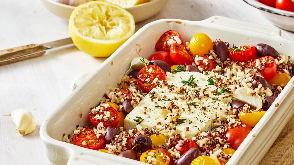 Gebackener Feta mit Tomaten und körniger Mischung