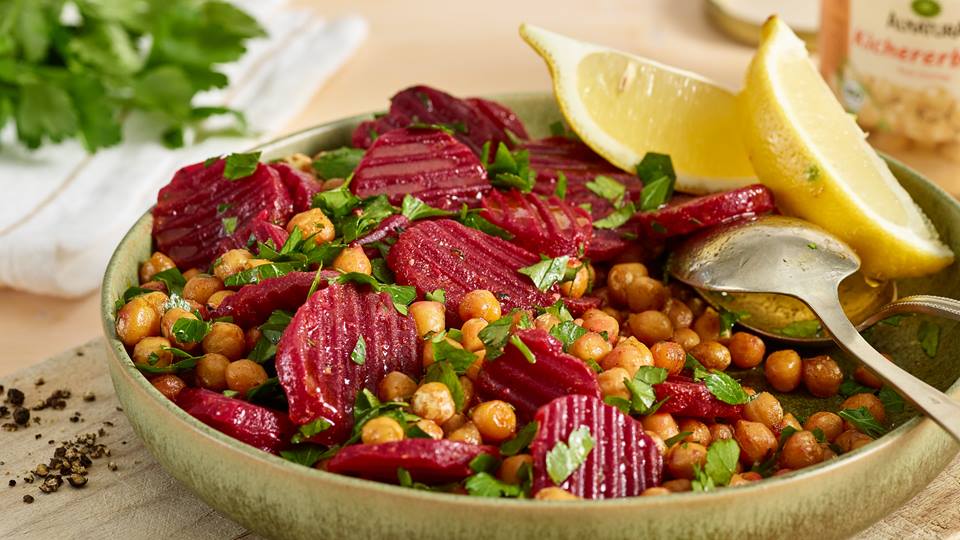 Rote-Bete-Salat mit gerösteten Kichererbsen