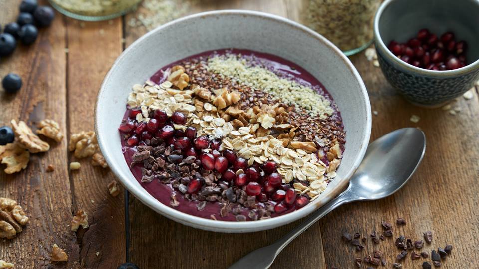 Heidelbeer-Mango-Smoothie-Bowl