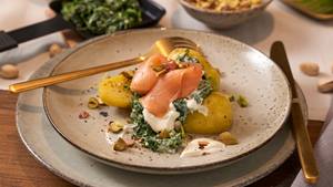 Raclette-Pfännchen Spinat mit Lachs und Pistazien
