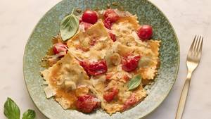 Frische Pasta gefüllt mit geräucherter Aubergine