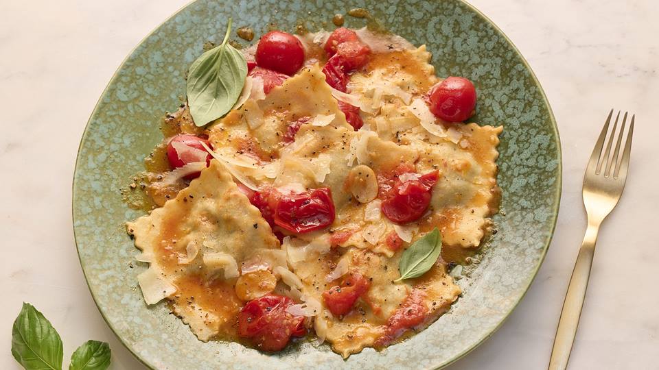 Frische Pasta gefüllt mit geräucherter Aubergine