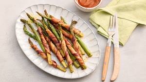 Spargel im Speckmantel